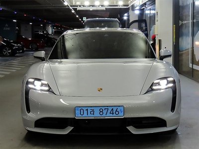 2024 Porsche TAYCAN photo 2
