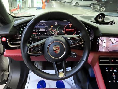 صورة مصغرة 12 لـ 2024 Porsche TAYCAN