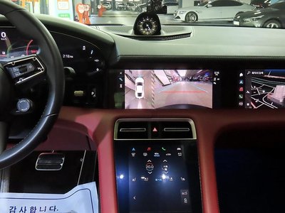 2024 Porsche TAYCAN photo 9