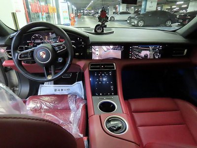 2024 Porsche TAYCAN photo 4