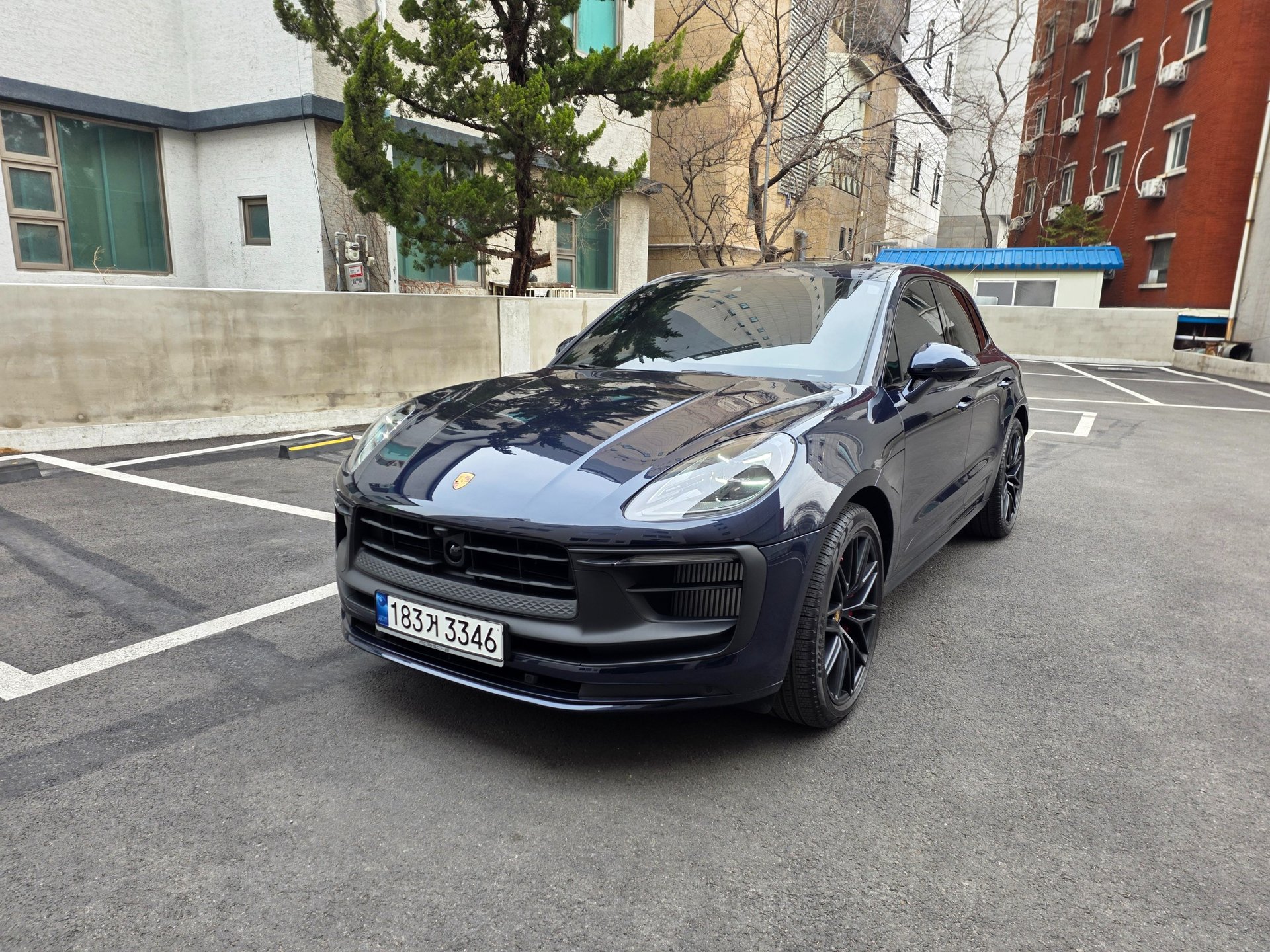 PORSCHE MACAN - View 1