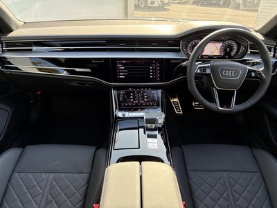 2025 AUDI A8 — фото 3