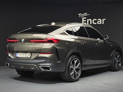 2022 BMW X6 photo 3