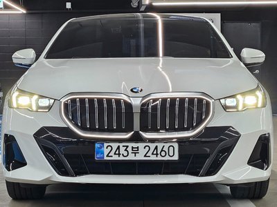 2026 BMW 5 SERIES — фото 2