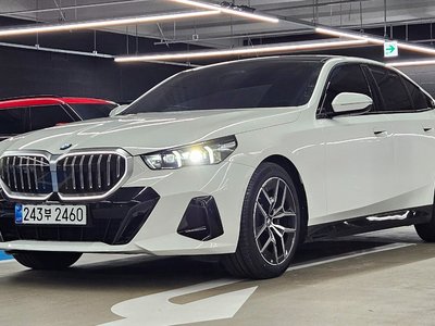 2026 BMW 5 SERIES — фото 1