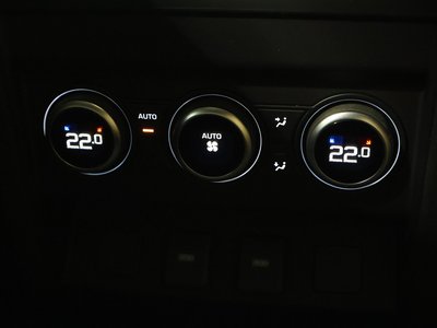 LAND ROVER DEFENDER - 10