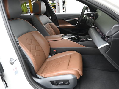 2024 BMW 5 SERIES thumbnail 11