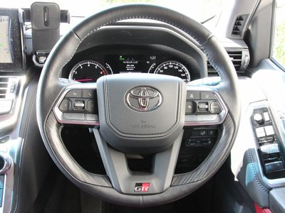 TOYOTA LAND CRUISER 300 - 3