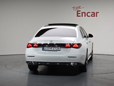 MERCEDES-BENZ E-CLASS - 4