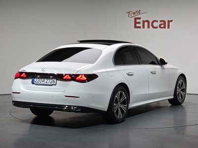 MERCEDES-BENZ E-CLASS - 3