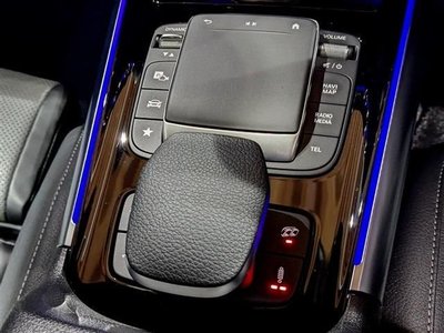 MERCEDES-BENZ GLA - 8