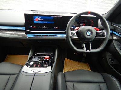 2025 BMW M5 — фото 9