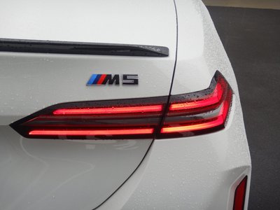 2025 BMW M5 缩略图 31