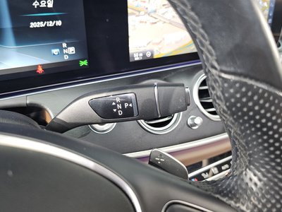 MERCEDES-BENZ E-CLASS - 9