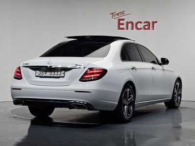 MERCEDES-BENZ E-CLASS - 3
