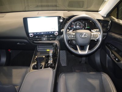 صورة 4 لـ 2023 Lexus NX