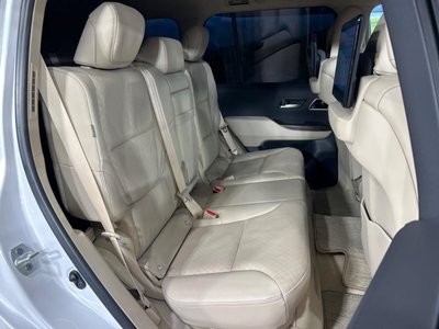 TOYOTA LAND CRUISER 300 - 9