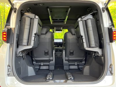 2024 Toyota ALPHARD photo 10