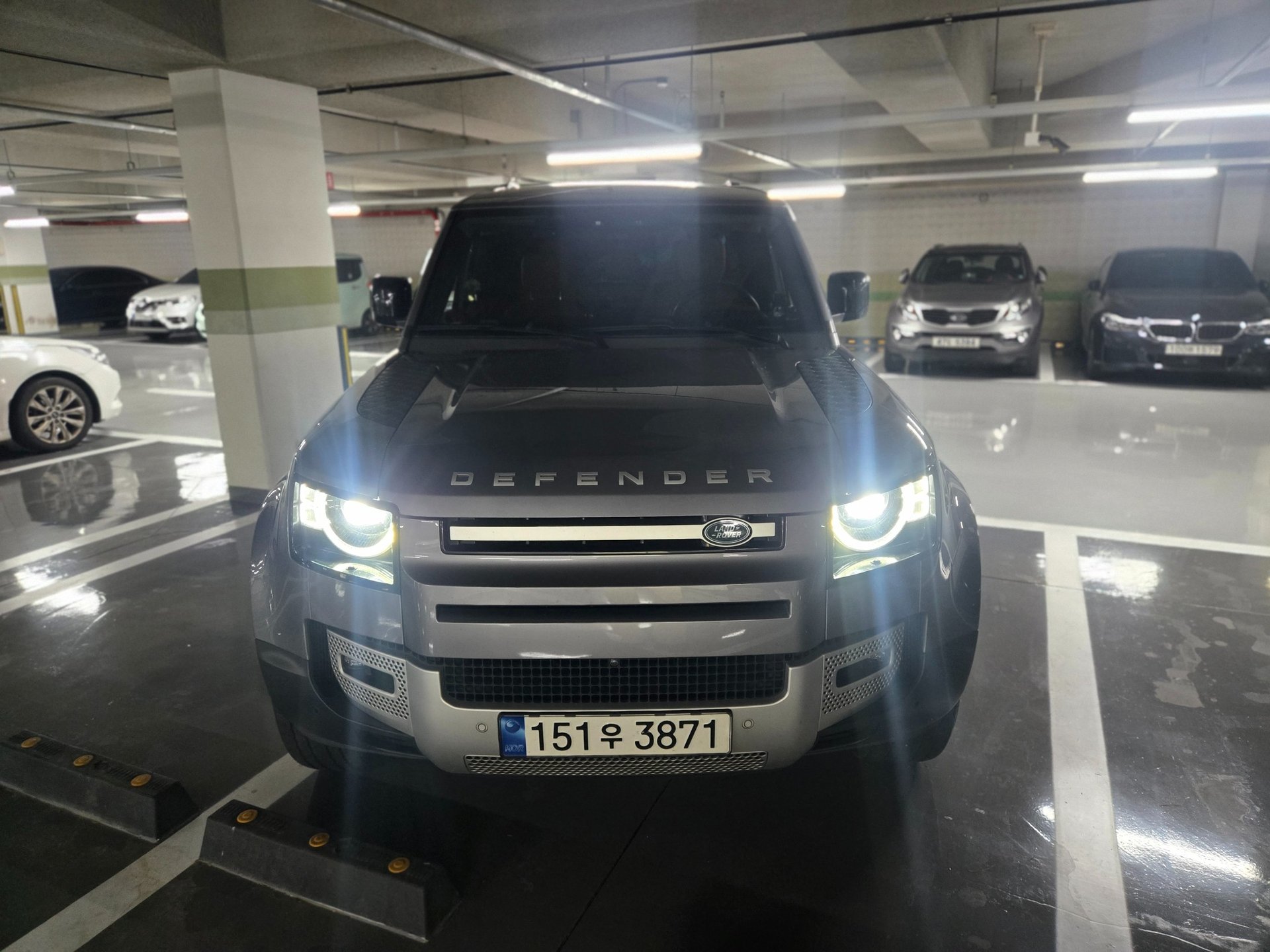 LAND ROVER DEFENDER - View 1