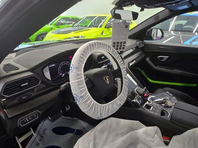LAMBORGHINI URUS - 3