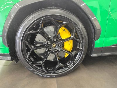 LAMBORGHINI URUS - 4