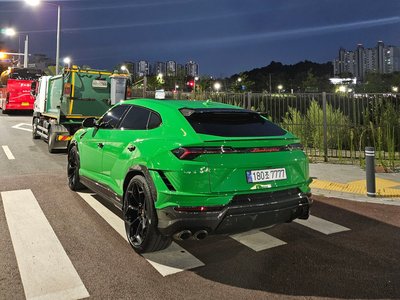 LAMBORGHINI URUS - 2