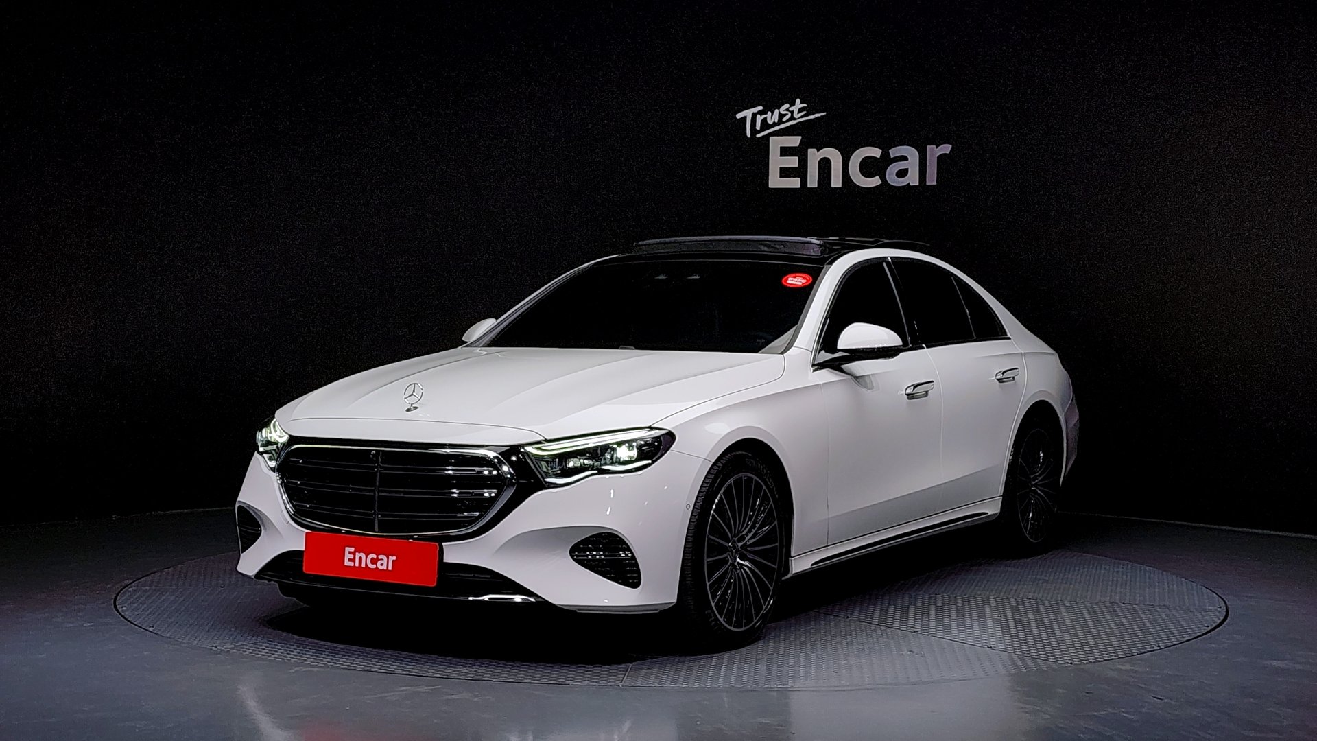 MERCEDES-BENZ E-CLASS - View 1