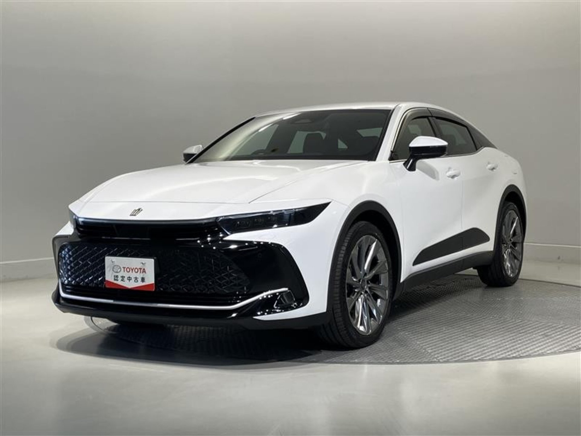 TOYOTA CROWN CROSSOVER - View 1