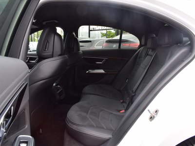 2025 Mercedes-BENZ E-CLASS photo 3