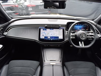 2025 Mercedes-BENZ E-CLASS photo 4