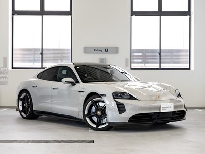 PORSCHE TAYCAN - 7