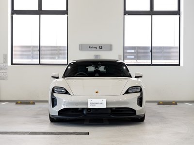 PORSCHE TAYCAN - 8
