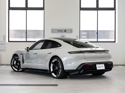 PORSCHE TAYCAN - 3