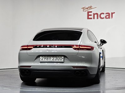 PORSCHE PANAMERA - 4