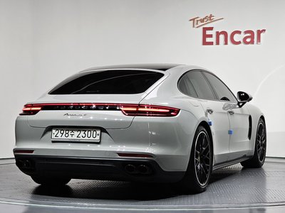 PORSCHE PANAMERA - 3