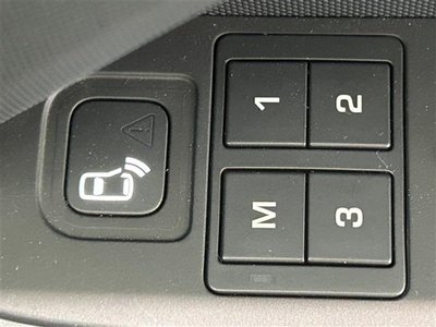 LAND ROVER DEFENDER - 9