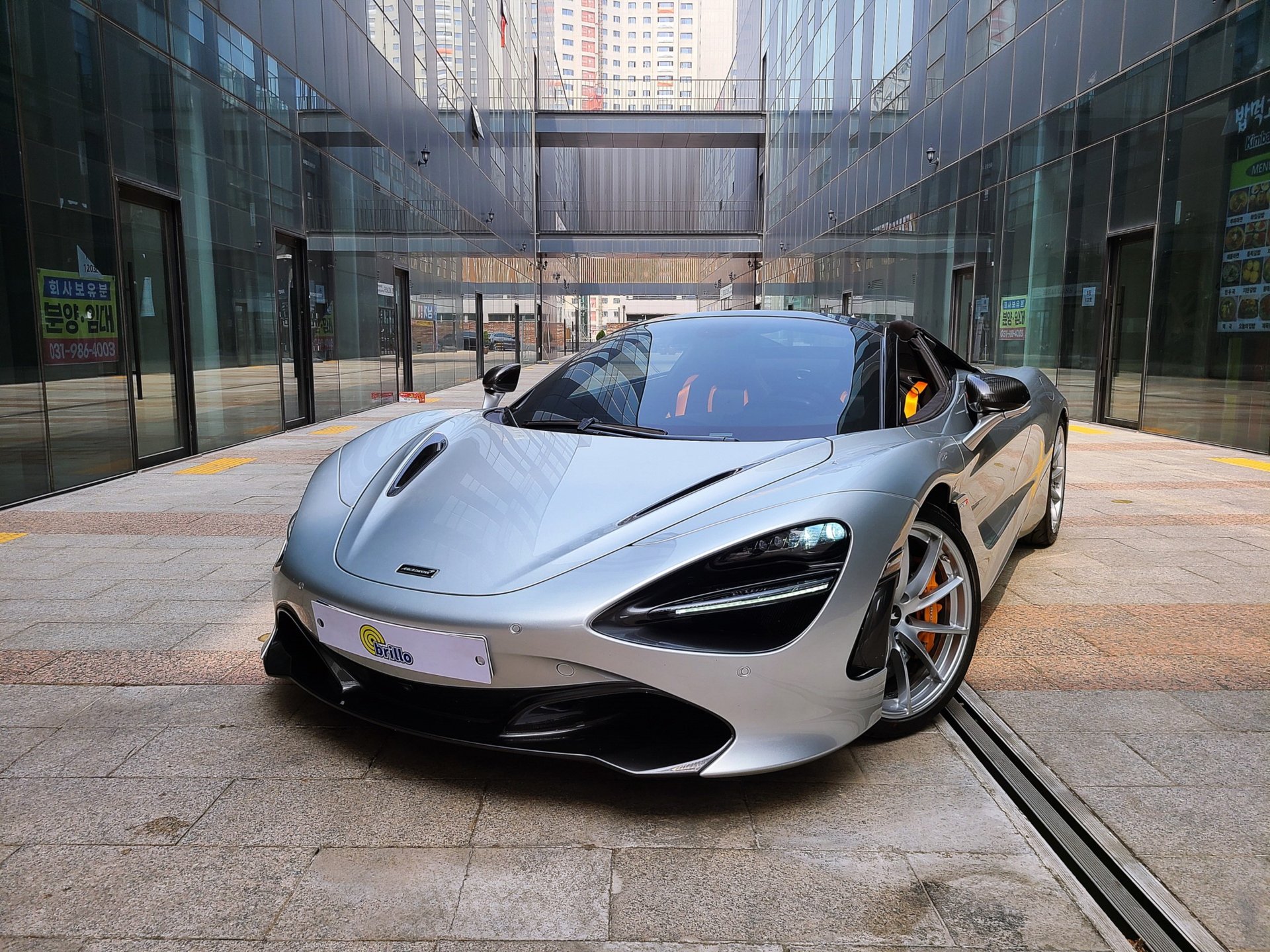 MCLAREN 720S - View 1