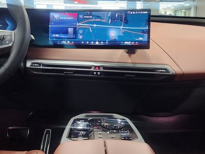 2026 BMW IX — миниатюра 15