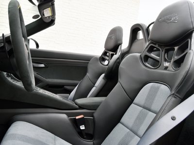 PORSCHE 718 SPYDER - 9