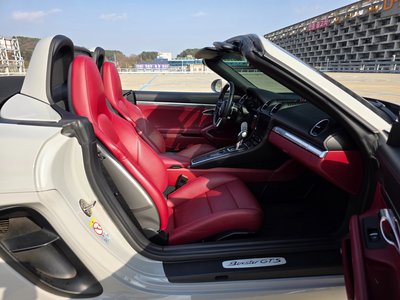 2022 Porsche 718 缩略图 18