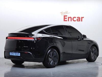 TESLA MODEL Y - 4