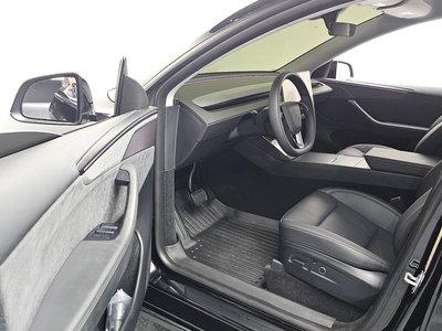 TESLA MODEL Y - 10