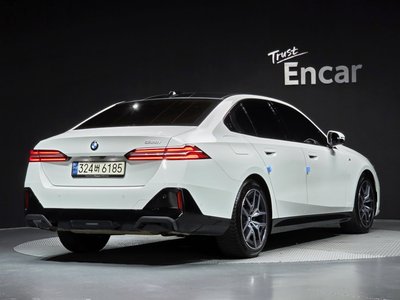 صورة 4 لـ 2023 BMW 5 SERIES