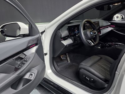 2023 BMW 5 SERIES thumbnail 13