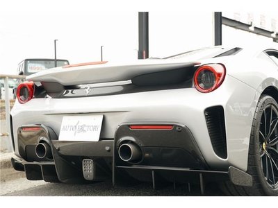 FERRARI 488 - 8