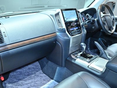 صورة 9 لـ 2018 Toyota LAND CRUISER 200