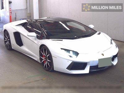 LAMBORGHINI AVENTADOR - 1