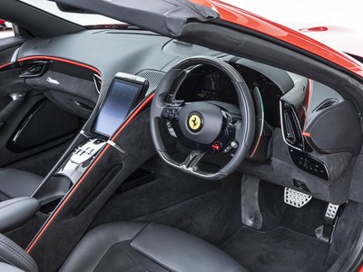 FERRARI ROMA SPIDER - 2