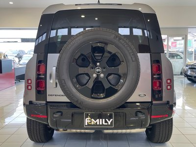 LAND ROVER DEFENDER - 7