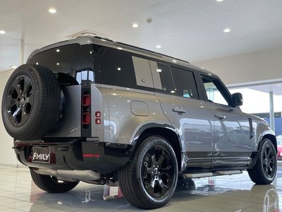 LAND ROVER DEFENDER - 9